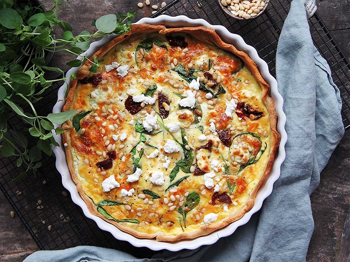 Paj med spenat, feta och soltorkade tomater